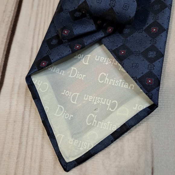 Christian Dior Elegant Blue, Black, and Red Patterned Tie - Picture 6 of 7